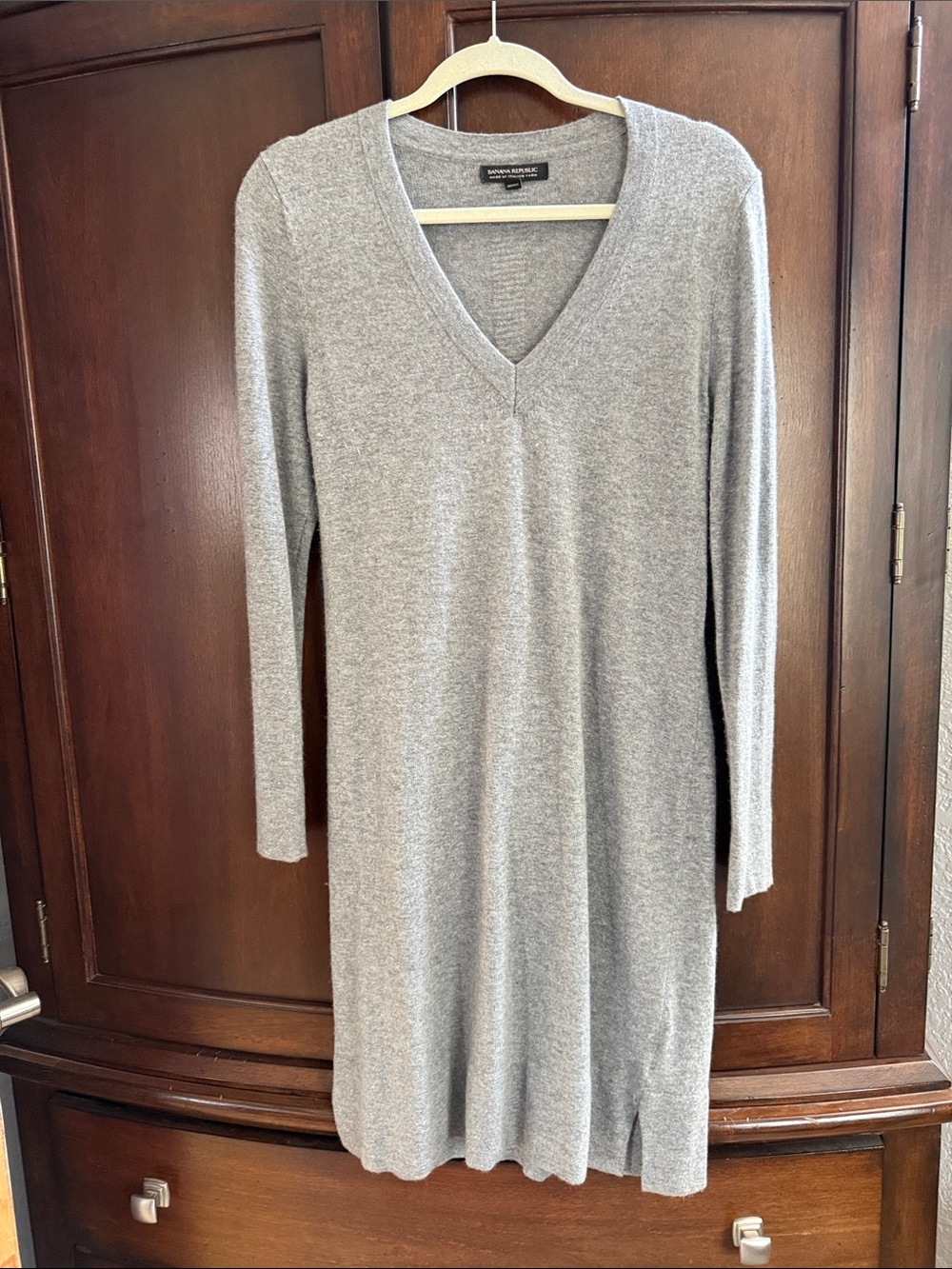 Banana Republic Light Gray V‑Neck Long Sleeve Knit Dress